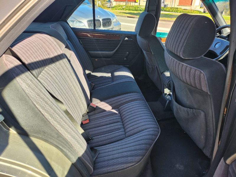 MERCEDES-BENZ 250 TURBO D (W124) 