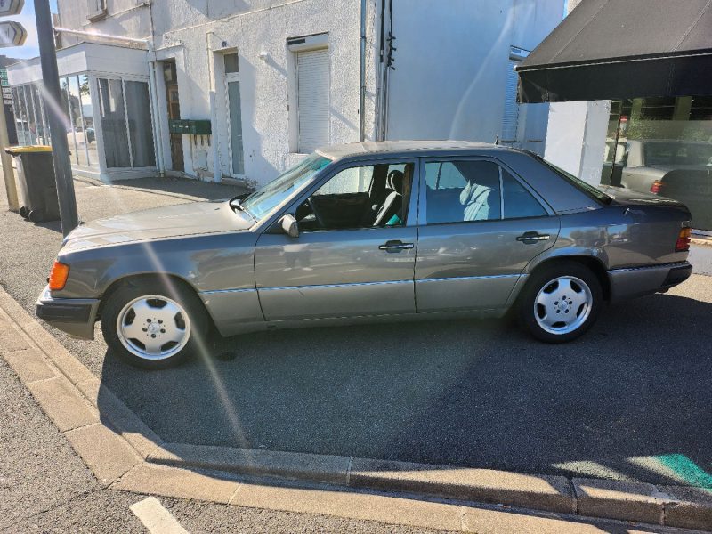 MERCEDES-BENZ 250 TURBO D (W124) 