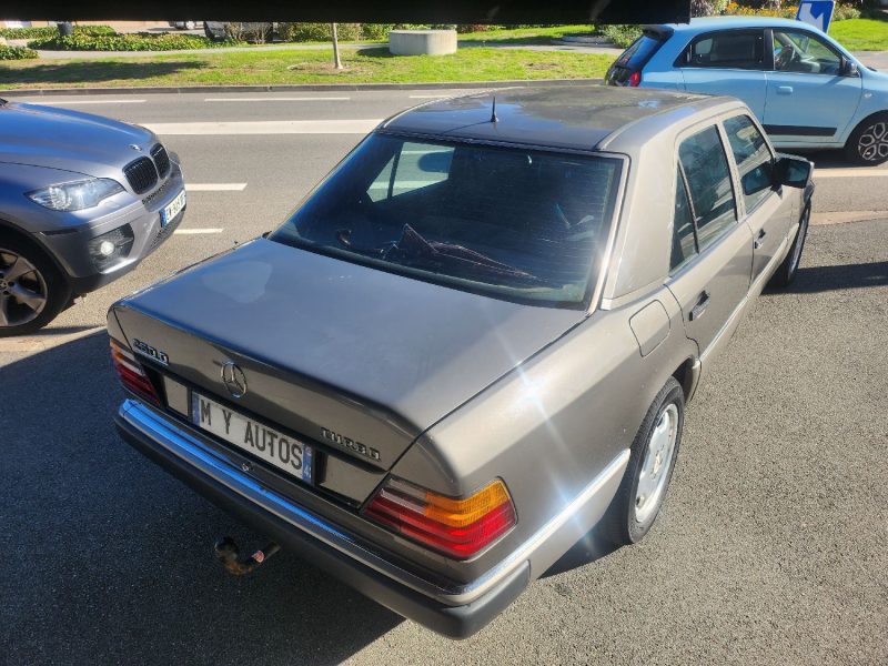 MERCEDES-BENZ 250 TURBO D (W124) 