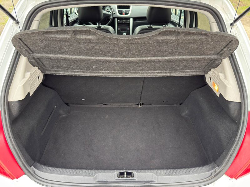 Peugeot 207 1.6 VTi 120ch Premium A – BOÎTE AUTO – Cuir – GPS – Bluetooth – Révisée & Garantie