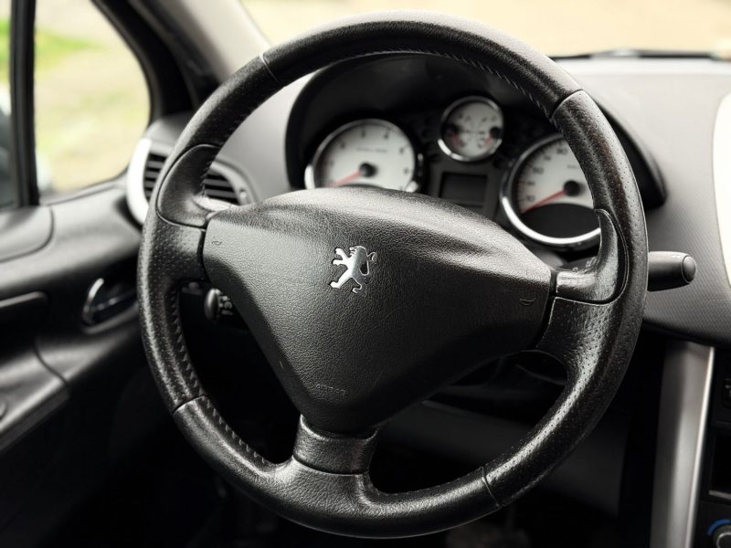 Peugeot 207 1.6 VTi 120ch Premium A – BOÎTE AUTO – Cuir – GPS – Bluetooth – Révisée & Garantie