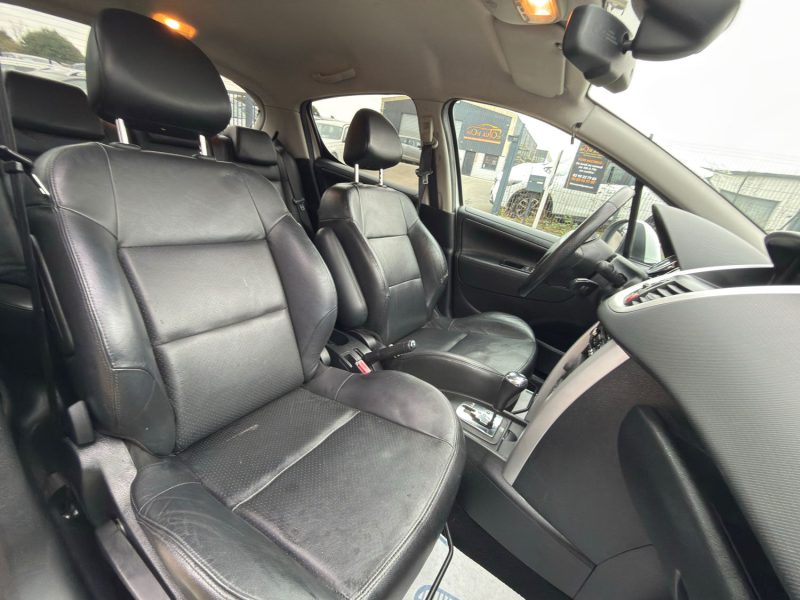 Peugeot 207 1.6 VTi 120ch Premium A – BOÎTE AUTO – Cuir – GPS – Bluetooth – Révisée & Garantie