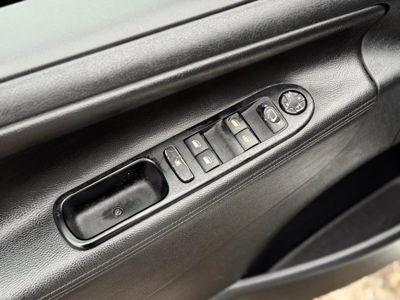 Peugeot 207 1.6 VTi 120ch Premium A – BOÎTE AUTO – Cuir – GPS – Bluetooth – Révisée & Garantie