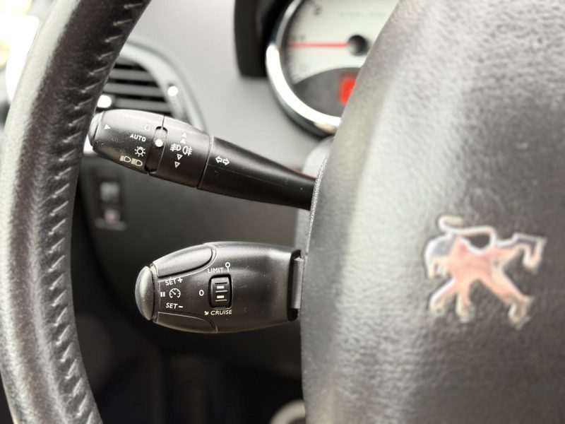 Peugeot 207 1.6 VTi 120ch Premium A – BOÎTE AUTO – Cuir – GPS – Bluetooth – Révisée & Garantie
