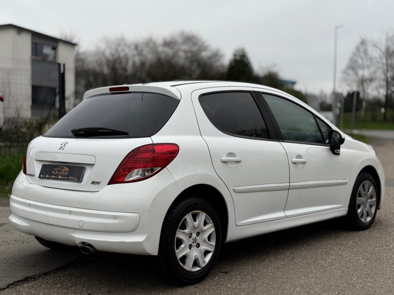 Peugeot 207 1.6 VTi 120ch Premium A – BOÎTE AUTO – Cuir – GPS – Bluetooth – Révisée & Garantie