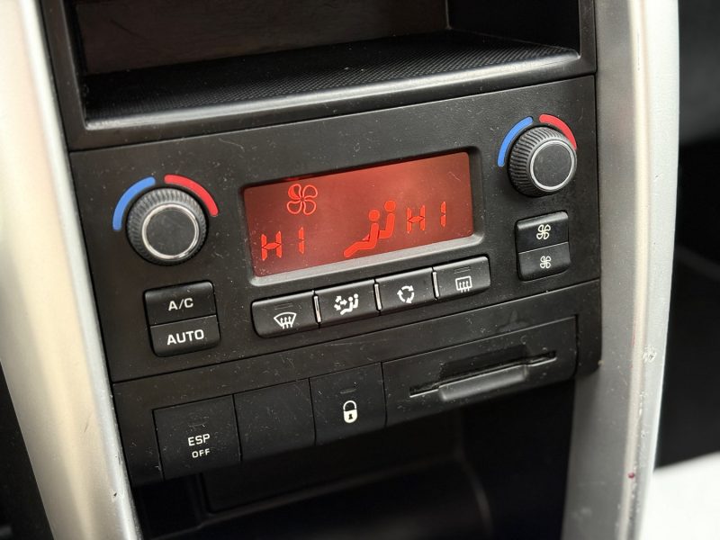 Peugeot 207 1.6 VTi 120ch Premium A – BOÎTE AUTO – Cuir – GPS – Bluetooth – Révisée & Garantie