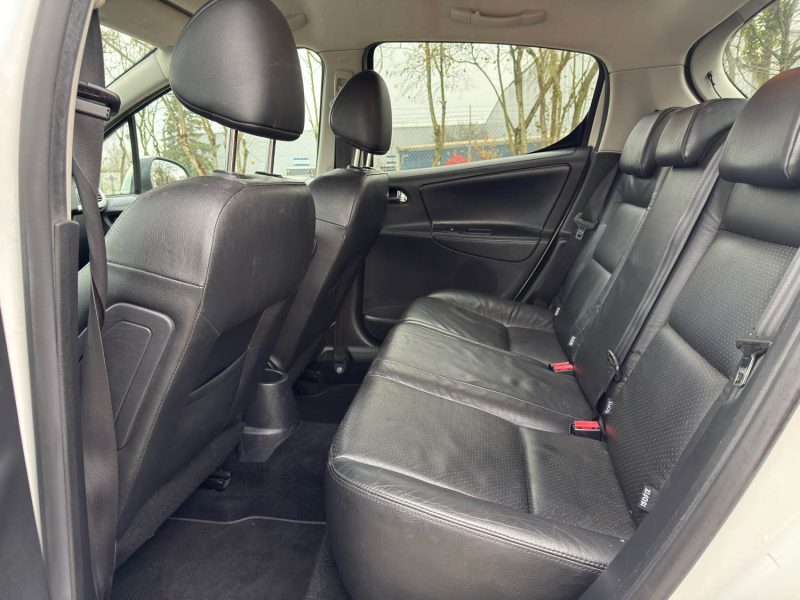 Peugeot 207 1.6 VTi 120ch Premium A – BOÎTE AUTO – Cuir – GPS – Bluetooth – Révisée & Garantie