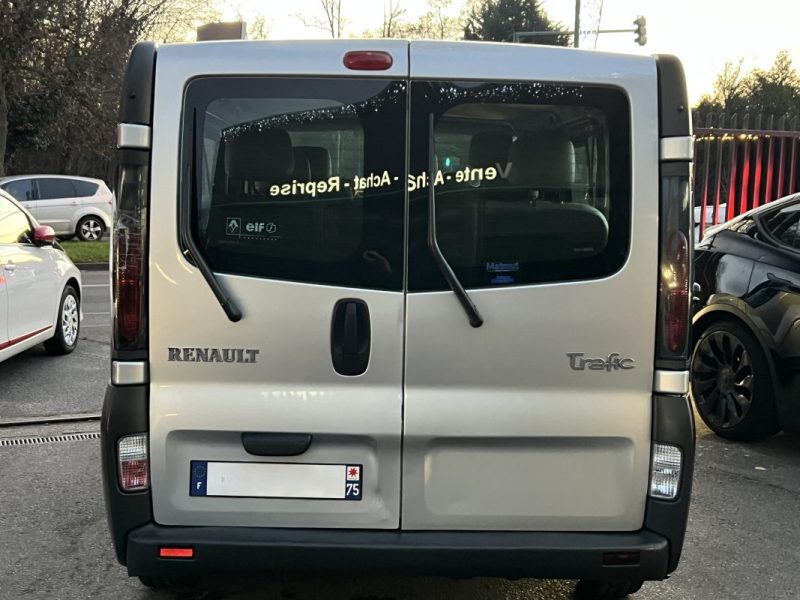 RENAULT TRAFIC COMBI 1.9 DCI 100 Cv 1ERE MAIN / 9 PLACES CLIMATISATION - GARANTIE 1 AN