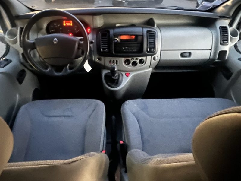 RENAULT TRAFIC COMBI 1.9 DCI 100 Cv 1ERE MAIN / 9 PLACES CLIMATISATION - GARANTIE 1 AN