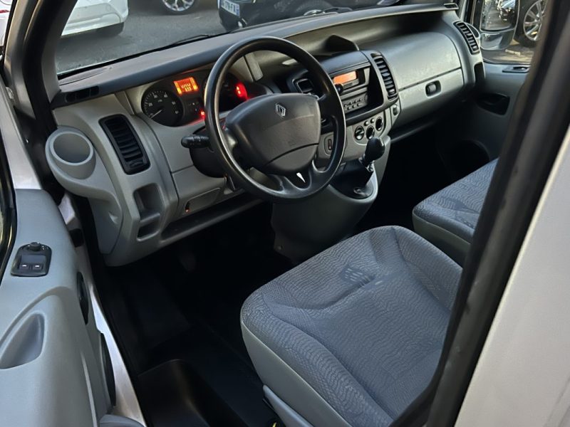 RENAULT TRAFIC COMBI 1.9 DCI 100 Cv 1ERE MAIN / 9 PLACES CLIMATISATION - GARANTIE 1 AN