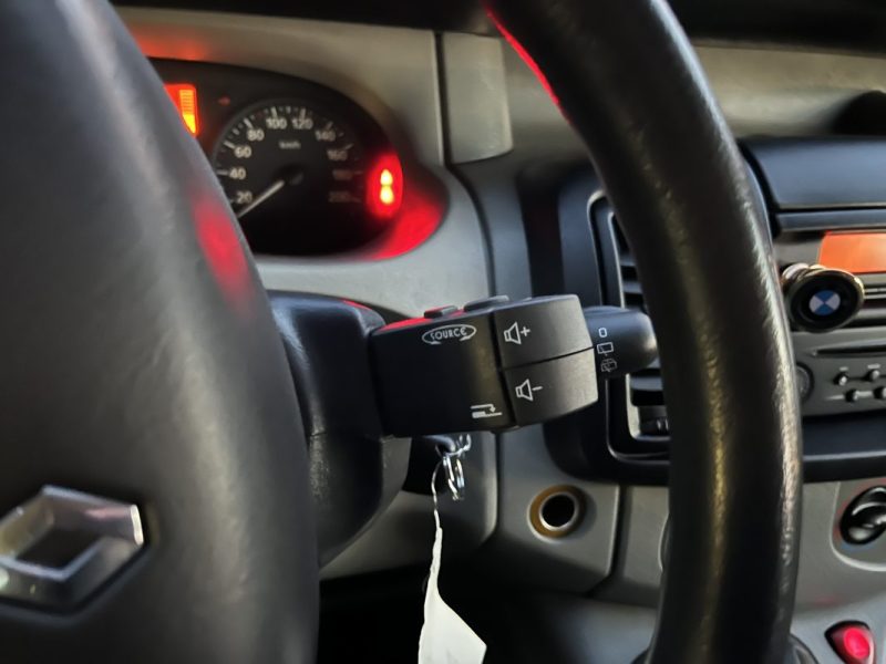 RENAULT TRAFIC COMBI 1.9 DCI 100 Cv 1ERE MAIN / 9 PLACES CLIMATISATION - GARANTIE 1 AN