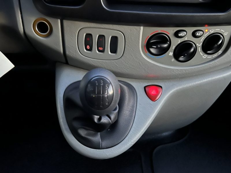 RENAULT TRAFIC COMBI 1.9 DCI 100 Cv 1ERE MAIN / 9 PLACES CLIMATISATION - GARANTIE 1 AN