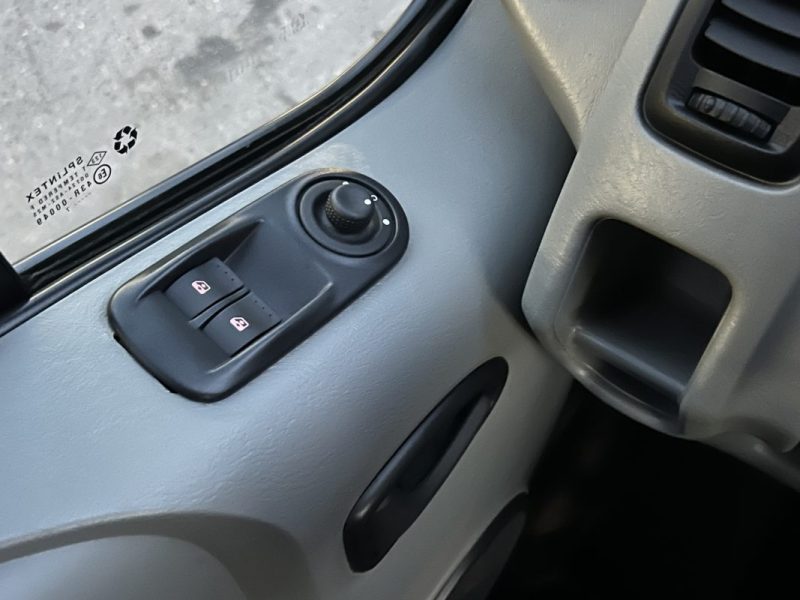 RENAULT TRAFIC COMBI 1.9 DCI 100 Cv 1ERE MAIN / 9 PLACES CLIMATISATION - GARANTIE 1 AN