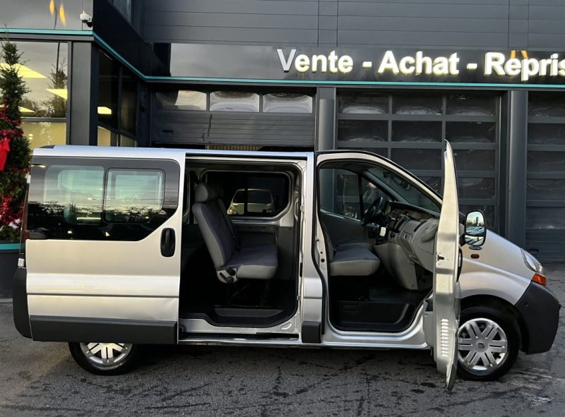 RENAULT TRAFIC COMBI 1.9 DCI 100 Cv 1ERE MAIN / 9 PLACES CLIMATISATION - GARANTIE 1 AN