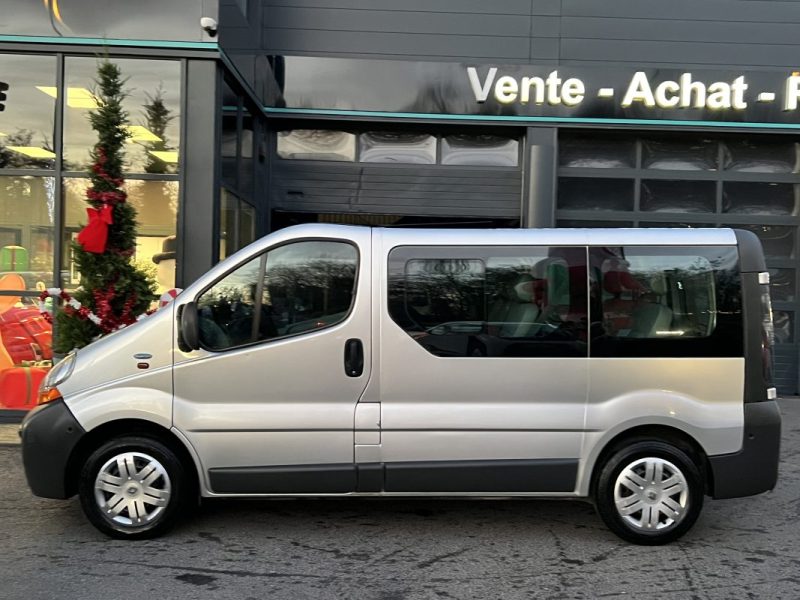 RENAULT TRAFIC COMBI 1.9 DCI 100 Cv 1ERE MAIN / 9 PLACES CLIMATISATION - GARANTIE 1 AN