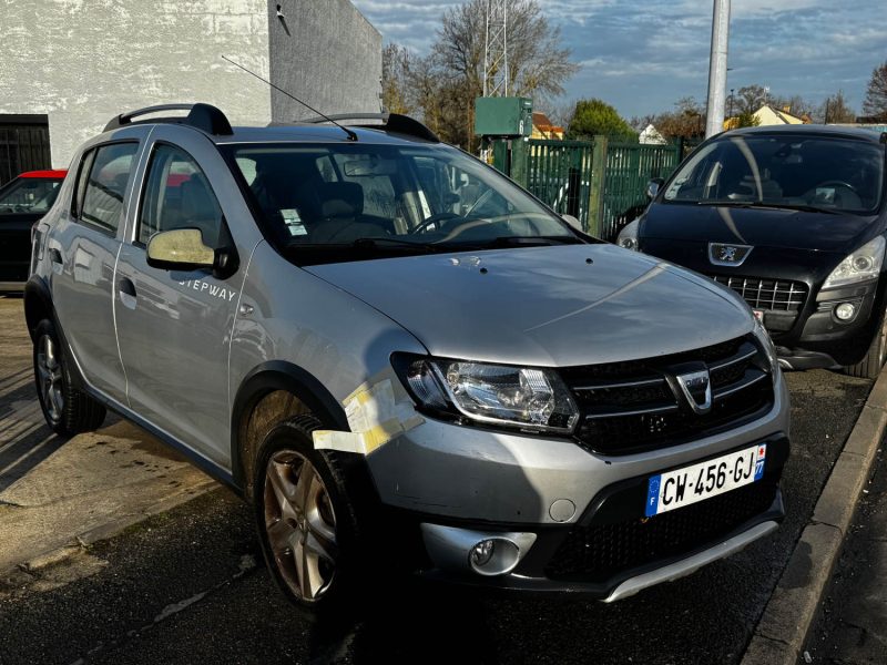 DACIA SANDERO STEPWAY EN L'ETAT POUR PRO DEMARRE ET ROULE