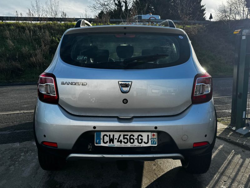 DACIA SANDERO STEPWAY EN L'ETAT POUR PRO DEMARRE ET ROULE