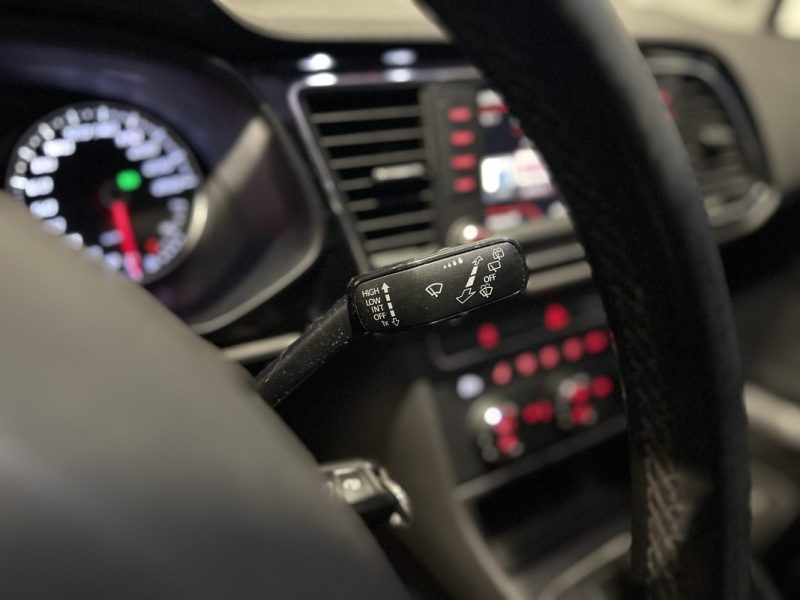 SEAT LEON 2.0 TDI 150ch FR DSG - TOIT OUVRANT / DISTRI A JOUR