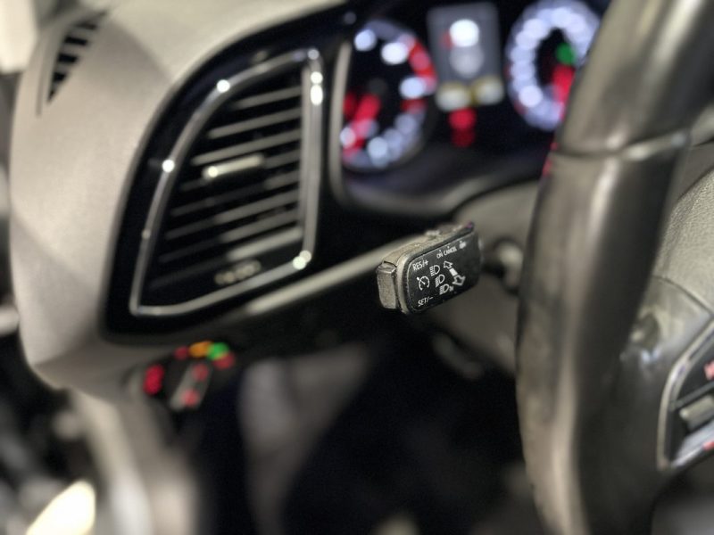 SEAT LEON 2.0 TDI 150ch FR DSG - TOIT OUVRANT / DISTRI A JOUR