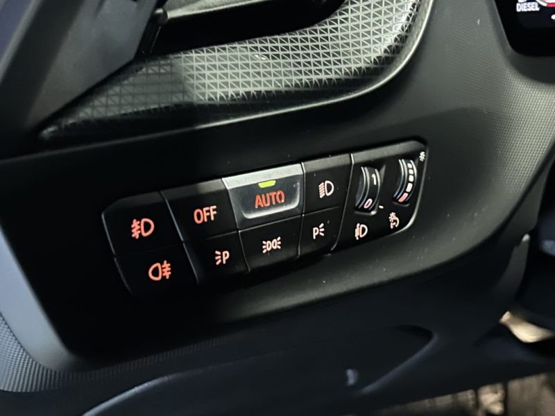 BMW SÉRIE 1 118D LUXURY / 134 000kms / LED / CAMÉRA / KEYLESS / CARPLAY / MODE DE CONDUITE