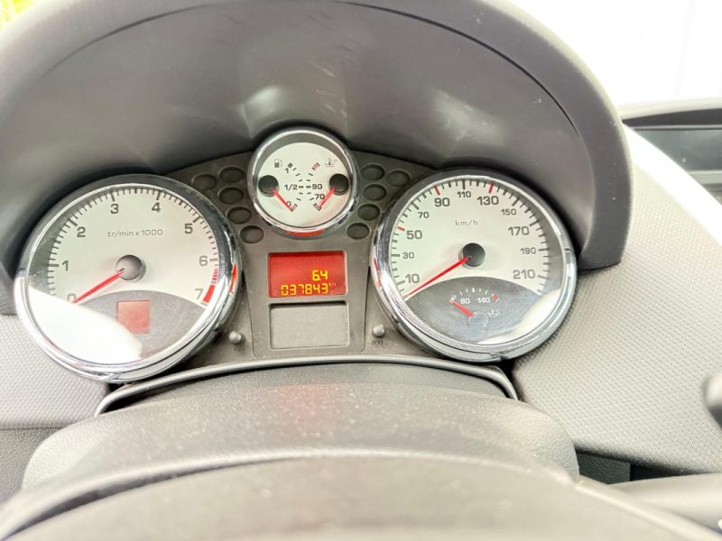 PEUGEOT 207 PREMIUM 1.4i 88 CV BVA FAIBLE KILOMETRAGE GARANTIE 12 MOIS 
