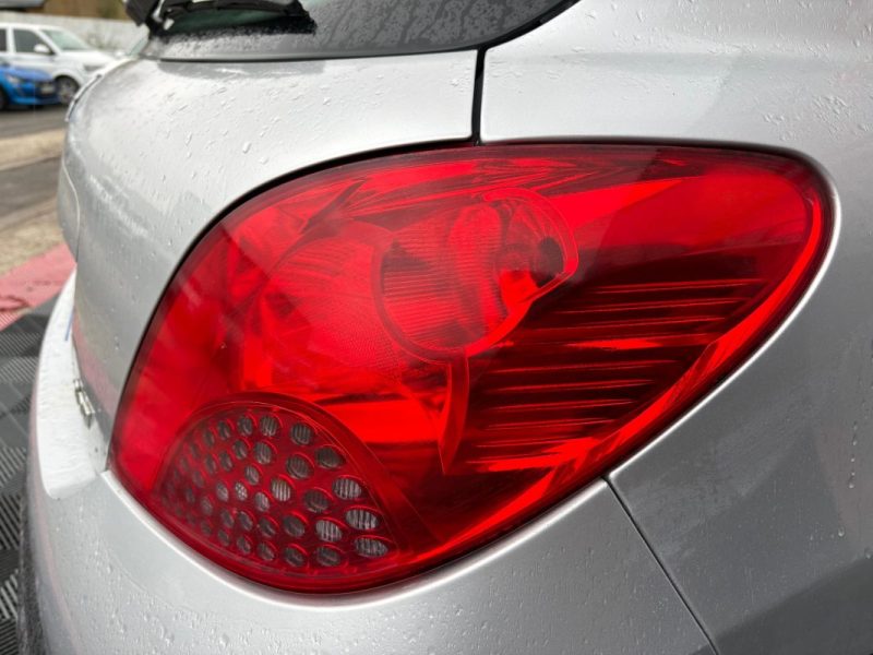 PEUGEOT 207 PREMIUM 1.4i 88 CV BVA FAIBLE KILOMETRAGE GARANTIE 12 MOIS 