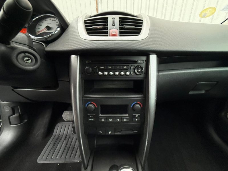 PEUGEOT 207 PREMIUM 1.4i 88 CV BVA FAIBLE KILOMETRAGE GARANTIE 12 MOIS 