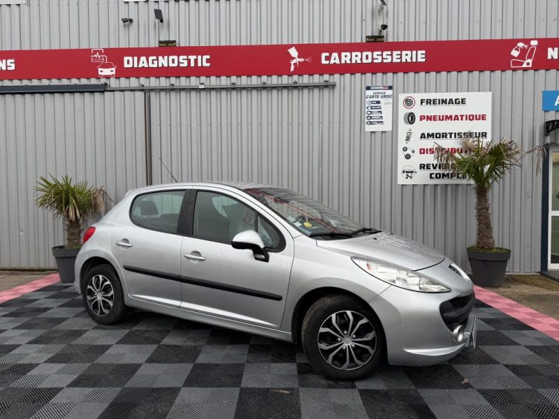 PEUGEOT 207 PREMIUM 1.4i 88 CV BVA FAIBLE KILOMETRAGE GARANTIE 12 MOIS 