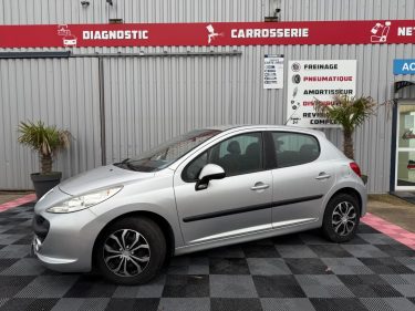 PEUGEOT 207 PREMIUM 1.4i 88 CV BVA FAIBLE KILOMETRAGE GARANTIE 12 MOIS 