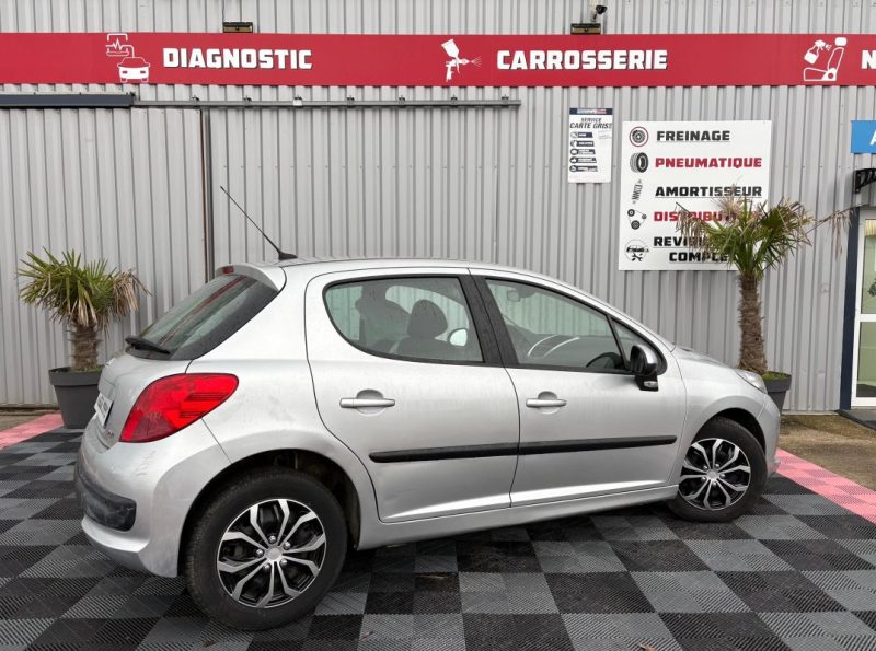 PEUGEOT 207 PREMIUM 1.4i 88 CV BVA FAIBLE KILOMETRAGE GARANTIE 12 MOIS 