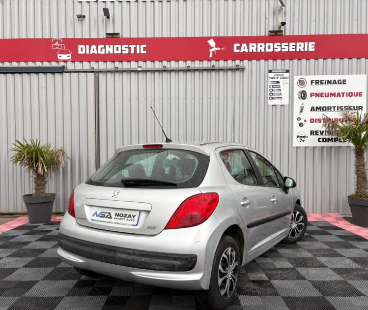 PEUGEOT 207 PREMIUM 1.4i 88 CV BVA FAIBLE KILOMETRAGE GARANTIE 12 MOIS 