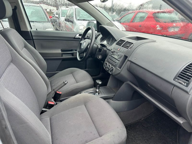 VOLKSWAGEN POLO  2004