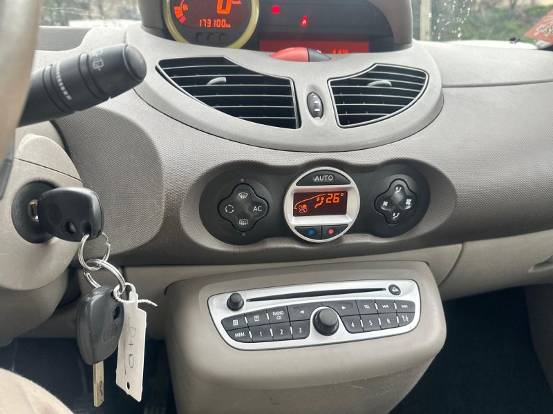 RENAULT TWINGO II 1.5 DCI 85CH INITIALE ECO² 2012