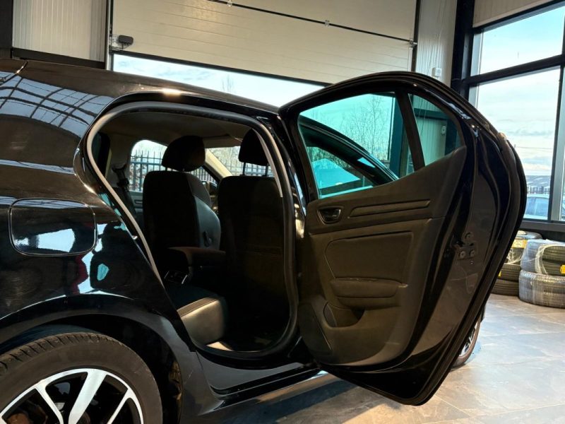 Mégane IV 1.3 TCe 140ch 🚗 Limited ✨ Caméra 🔙 Attelage 🔗 Reprise 🔄 Garantie 🛡️