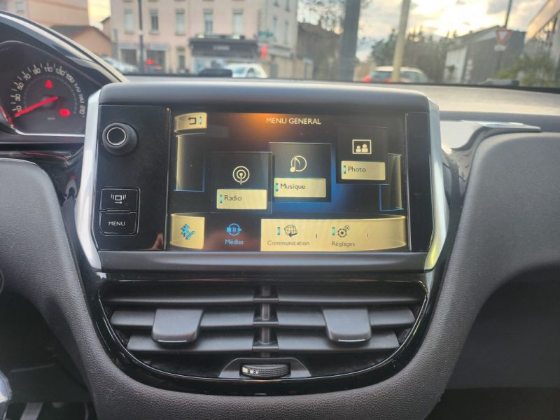 PEUGEOT 208 HDI ALLURE