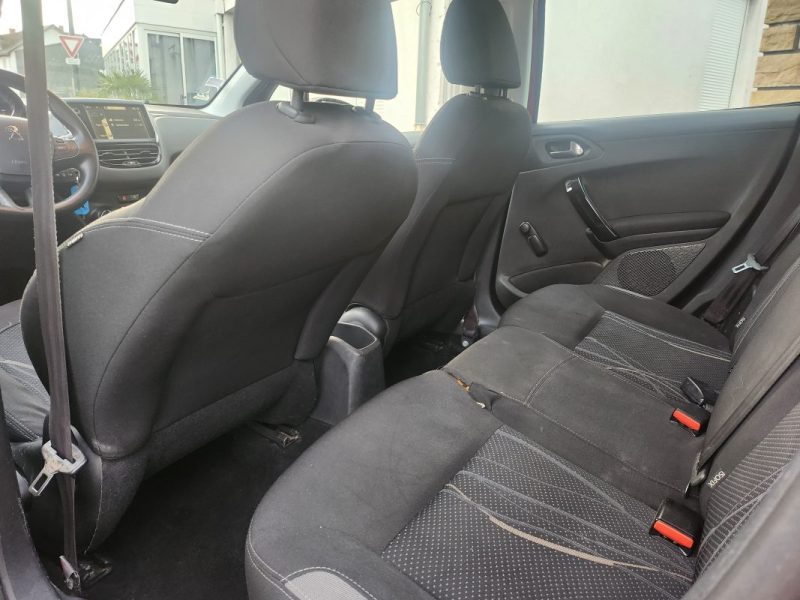 PEUGEOT 208 HDI ALLURE