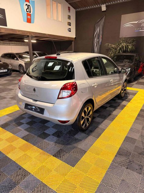 MAGNIFIQUE RENAULT CLIO III 1,2 16V 75  (ÉCRAN MULTIMÉDIA LIMITEUR, RÉGULATEUR DE VITESSE, CLIM) 