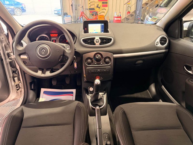 MAGNIFIQUE RENAULT CLIO III 1,2 16V 75  (ÉCRAN MULTIMÉDIA LIMITEUR, RÉGULATEUR DE VITESSE, CLIM) 