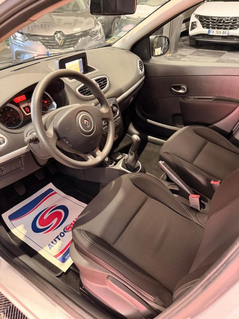 MAGNIFIQUE RENAULT CLIO III 1,2 16V 75  (ÉCRAN MULTIMÉDIA LIMITEUR, RÉGULATEUR DE VITESSE, CLIM) 