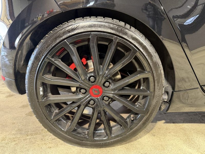 RENAULT CLIO IV RS TROPHY 1.6 220cv EDC - AKRAPOVIC - CUIR - RS MONITOR - SIEGES CHAUFFANTS  