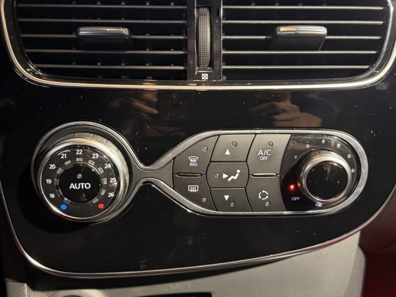 RENAULT CLIO IV RS TROPHY 1.6 220cv EDC - AKRAPOVIC - CUIR - RS MONITOR - SIEGES CHAUFFANTS  