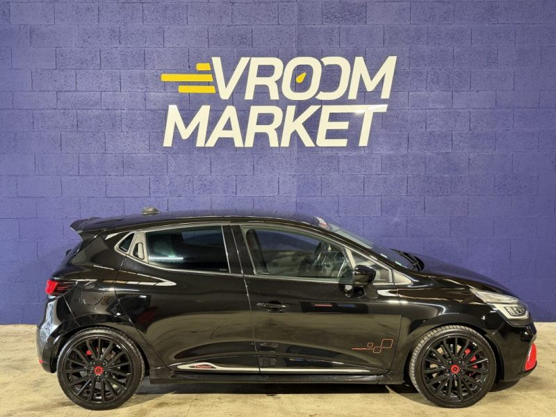 RENAULT CLIO 4 RS TROPHY 1.6 220cv EDC - AKRAPOVIC - CUIR - RS MONITOR - SIEGES CHAUFFANTS  