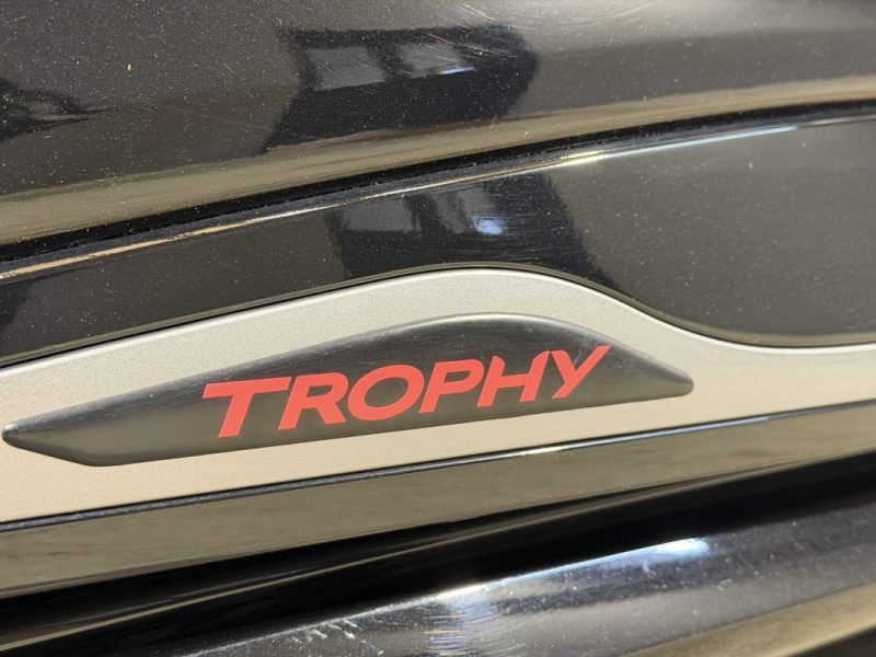 RENAULT CLIO 4 RS TROPHY 1.6 220cv EDC - AKRAPOVIC - CUIR - RS MONITOR - SIEGES CHAUFFANTS  