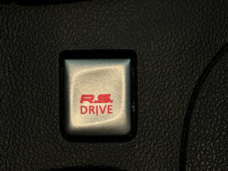 RENAULT CLIO IV RS TROPHY 1.6 220cv EDC - AKRAPOVIC - CUIR - RS MONITOR - SIEGES CHAUFFANTS  