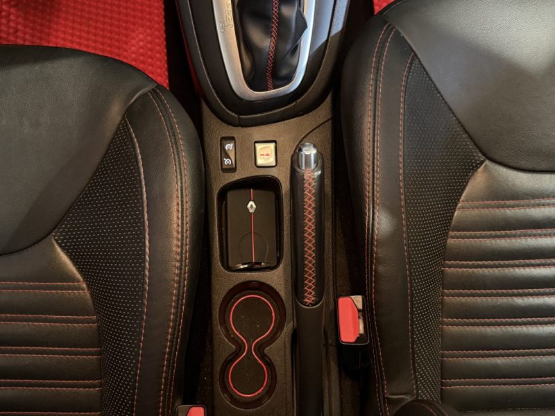 RENAULT CLIO 4 RS TROPHY 1.6 220cv EDC - AKRAPOVIC - CUIR - RS MONITOR - SIEGES CHAUFFANTS  