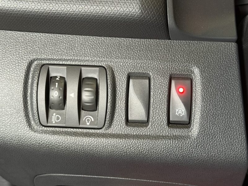 RENAULT CLIO IV RS TROPHY 1.6 220cv EDC - AKRAPOVIC - CUIR - RS MONITOR - SIEGES CHAUFFANTS  