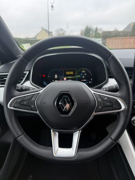  RENAULT CLIO V 1.6 E-Tech full hybrid 145ch INTENS / Apple CarPlay / Feux LED / CAMÉRA DE RECUL