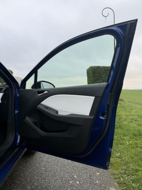  RENAULT CLIO V 1.6 E-Tech full hybrid 145ch INTENS / Apple CarPlay / Feux LED / CAMÉRA DE RECUL