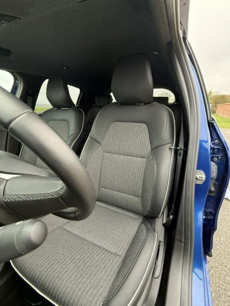  RENAULT CLIO V 1.6 E-Tech full hybrid 145ch INTENS / Apple CarPlay / Feux LED / CAMÉRA DE RECUL