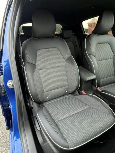  RENAULT CLIO V 1.6 E-Tech full hybrid 145ch INTENS / Apple CarPlay / Feux LED / CAMÉRA DE RECUL